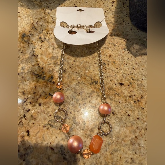 Vintage Designer Collection necklace with faux peach coloured beads - Picture 4 of 4